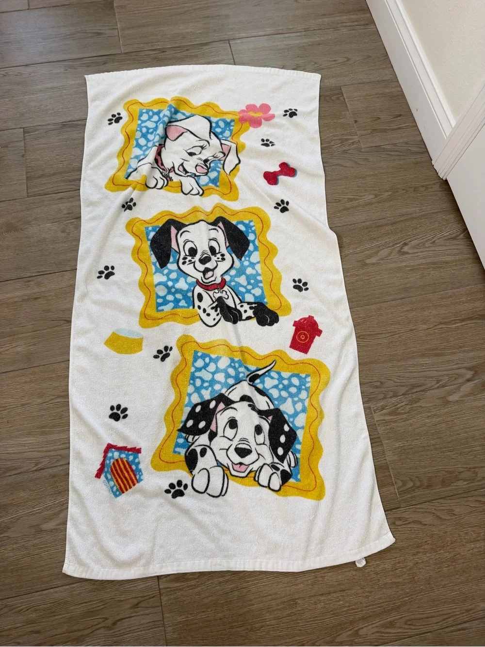 VTG 90s 101 DALMATIONS Bath Beach Towel DISNEY